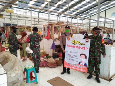 Polsek dan Koramil Reban Gencar Sosialisasikan Warga Wajib Bermasker