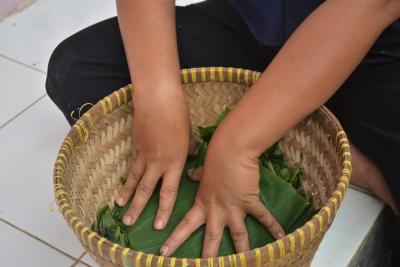 TUTUP DENGAN DAUN PISANG