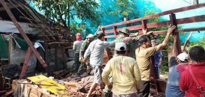 Rumah Warga Dihempas Angin, TNI-Polri Segera Laksanakan Bhakti Sosial