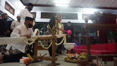 PENJAMASAN TOMBAK ABIRAWA BATANG