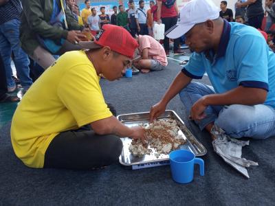 lomba-makan-nasi-megono