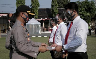15 Personel Satreskrim Terima Penghargaan dari Kapolres Batang