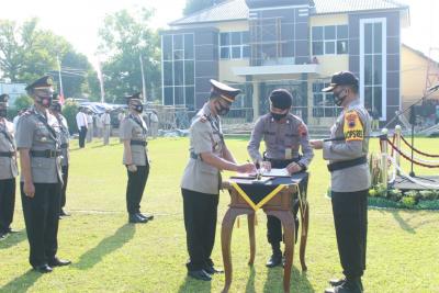 Kapolres Batang Pimpin Sertijab Kasatbinmas dan 6 Kapolsek Baru
