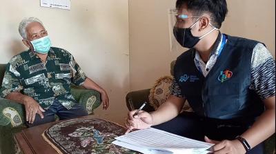 petugas-sensus-mendata-warga-batang