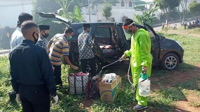 SEMPROT TAS SANTRI DENGAN DISINFEKTAN