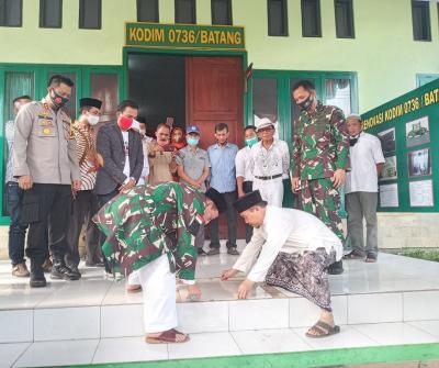 peletakan-batu-pertama-command-center-kodim