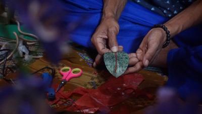 TUNJUKKAN POTONGAN BENTUK DAUN