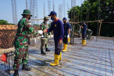 TNI - Polri Bersama PT Nawakara Gotong Royong Bangun TPQ