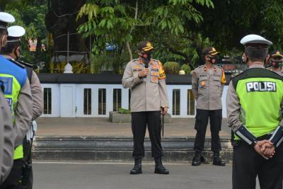 petugas-tegas-berikan-sanksi