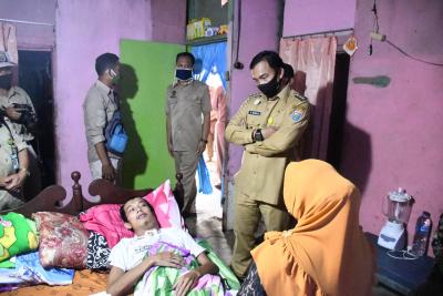 Bupati Batang Berikan Bantuan Untuk Berobat Penderita Kanker Getah Bening