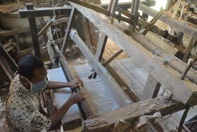 PENGRAJIN TENUN SASAR PASAR EROPA