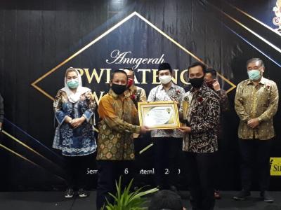 Bupati Batang Raih Penghargaan Bidang Birokrasi Pemerintahan dan Pelayanan Publik