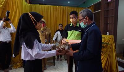 serahkan-produk-tanda-dibukanya-pkk