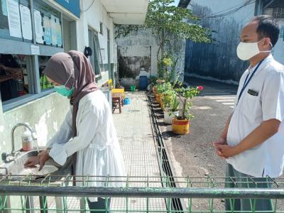 CUCI TANGAN SETIAP SAAT