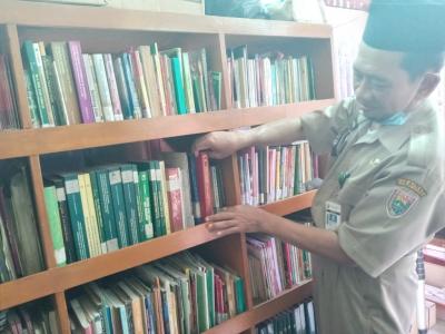 letakkan-buku-di-perpustakaan-masjid