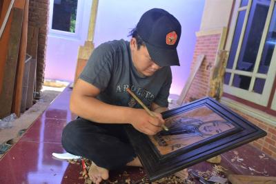 CAT FOTO UKIRAN KAYU