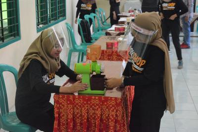 GILING KOPI DENGAN GRINDER