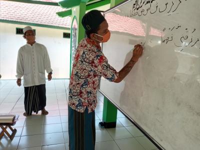 praktik-menulis-huruf-hijaiyah