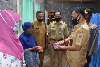 Bupati Batang Terus Sambangi Warga Untuk Membantu Perekonomian