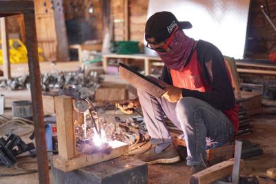 BUAT RANGKA ROBOT PENARIK KERETA