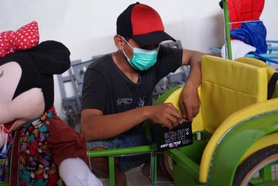PASANG AKI PENGGERAK ROBOT