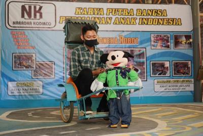 NAIK KERETA BONEKA ROBOT