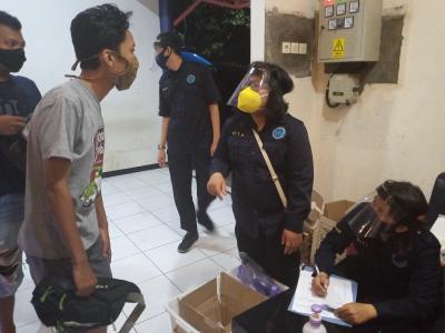 TANYA IDENTITAS PENGUNJUNG KARAOKE