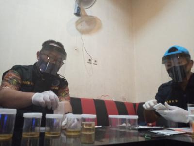 PERIKSA URINE PENGUNJUNG