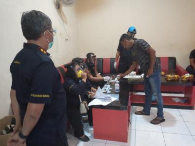 BNNK Batang Kembali Deteksi Dini Pengunjung Karaoke