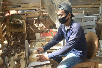 HALUSKAN BADAN MINIATUR EXCAVATOR