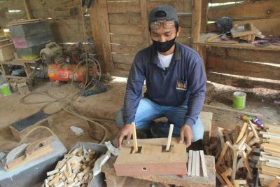 PASANG KEMUDI MINIATUR EXCAVATOR