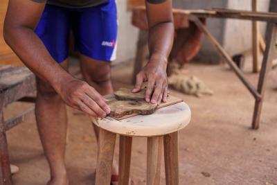 SUSUN MOTIF TAS KAYU 