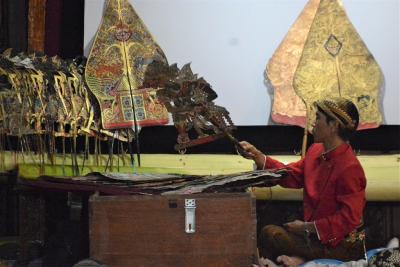 SIAPKAN TOKOH WAYANG
