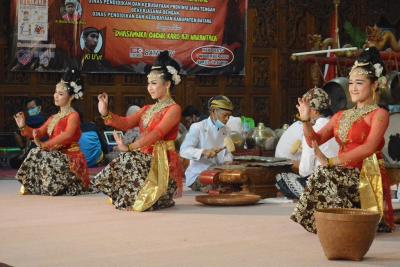 TARI SERABI KALIBELUK