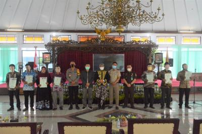 BPN Batang Serahkan 25.001 Sertifikat Tanah Untuk Masyarakat