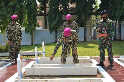 taburkan-bunga-untuk-prajurit-gugur