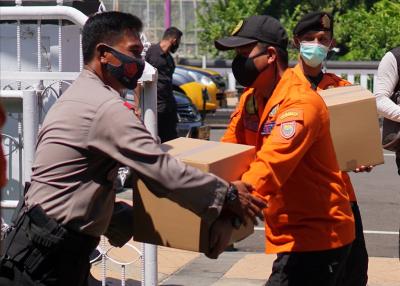 sembako-untuk-relawan-pemakaman-covid-19