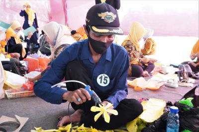 LEM PLASTIK BENTUK BUNGA