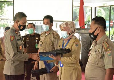 berikan-surat-kewenangan-saber-pungli