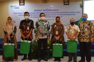 BPJAMSOSTEK Gelar Evaluasi Pelaksanaan Program dan Perlindungan Pekerja Tahun 2021 Dengan Pemkab Bat