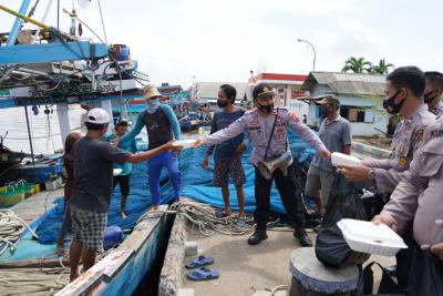 500 Nasi Kotak Dibagikan Untuk Warga Terdampak Covid-19