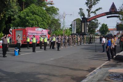Kasus Covid-19 Meningkat, Pemkab Batang Semprotkan Disinfektan Secara Massal