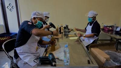 PROSES PENGEMASAN MADU