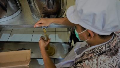 KEMAS KE DALAM BOTOL