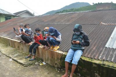 pelajar-sd-belajar-daring