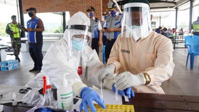 MASUKKAN SAMPEL KE DALAM TABUNG