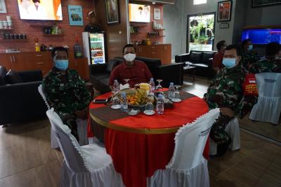 Dandim Batang Kunjungi Kediaman Kapolres Berikan Ucapan Selamat Natal