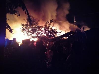 Gudang Penyimpanan Barang di Kepuh Ludes terbakar