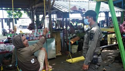 IMBAUAN PAKAI MASKER KEPADA PENGUNJUNG