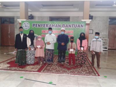 Bupati Batang Serahkan Bantuan Yatim Tahap II